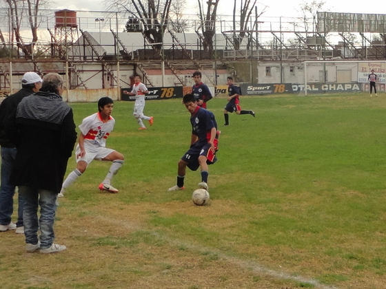 Sosa tiene habilidad, pero por momentos abusó de su técnica y demoró algunas entregas.