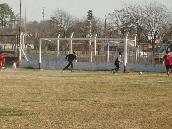 Aquí D'amelio busca un rebote que no podrá capitalizar. Igual convirtió uno.