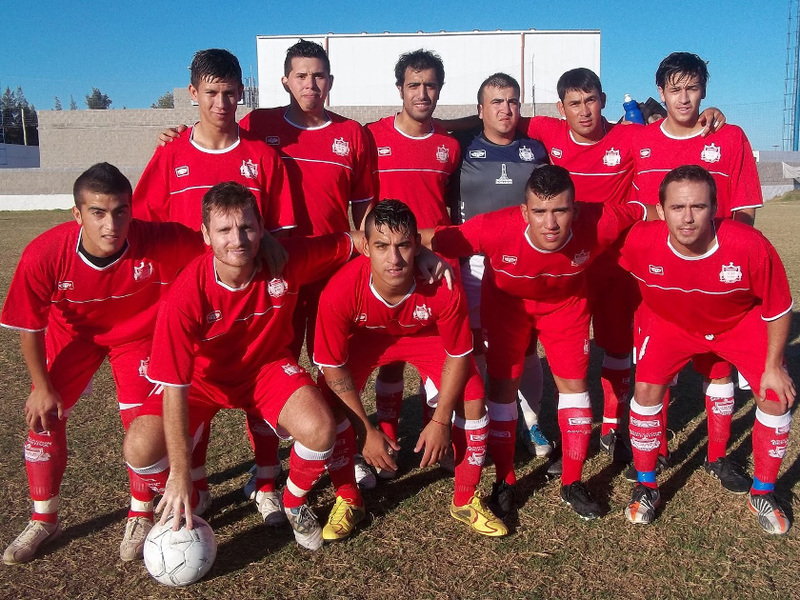 El equipo rojo ganó su zona de punta a punta y se metió de nuevo entre los de 2da División.