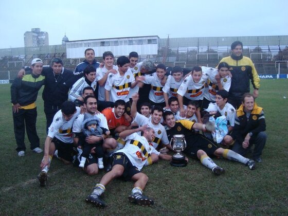 El campeón 2011 fue Oriental. El aurinegro venció a Central por penales en el Gabino.