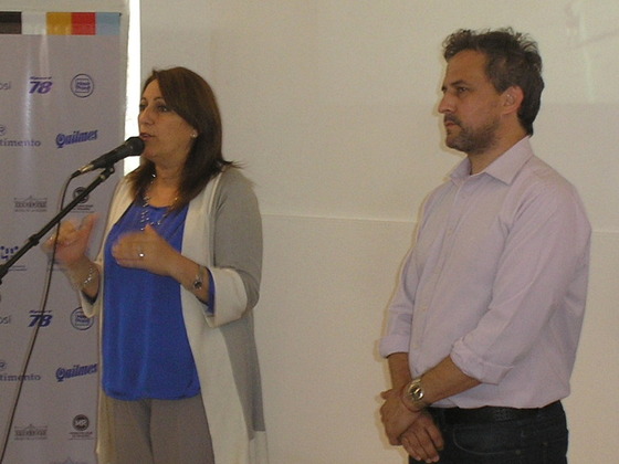 La intendenta Mónica Fein, acompañada por el Secretario de Cultura, Horacio Ríos.
