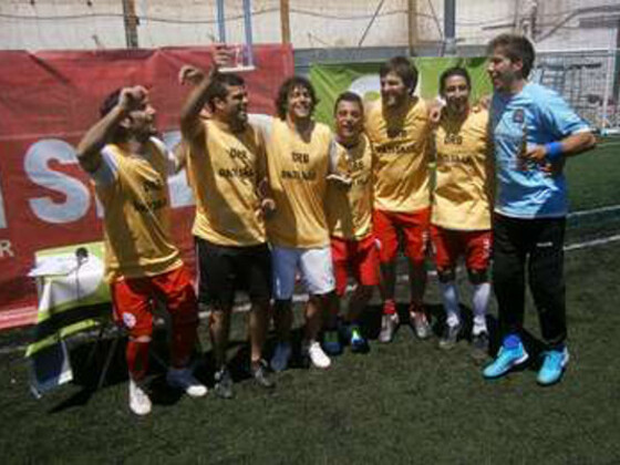 El festejo de los jugadores de Provincial, campeones de la etapa Rosario en la Copa Ol&eacute;.
