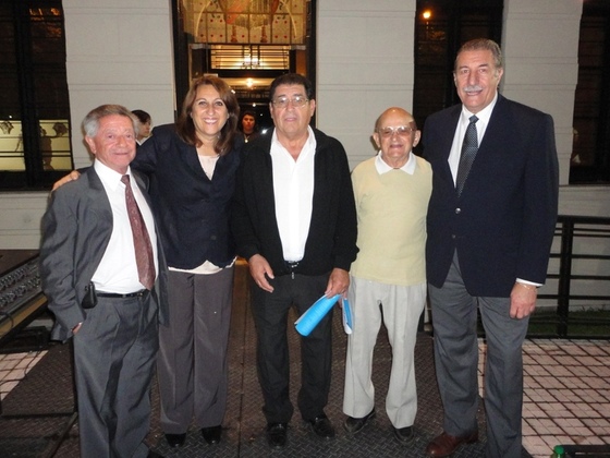 Los dirigentes de la Asociación Rosarina y sus clubes, junto a la Intendenta Municipal.