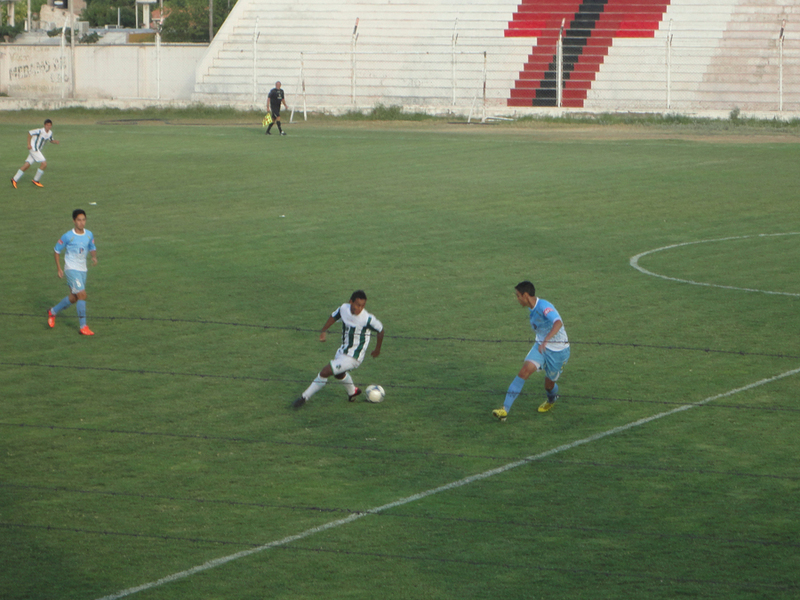 Salta, de verde y blanco, no pudo con Bahía Blanca. Por momentos mostró torpezas.