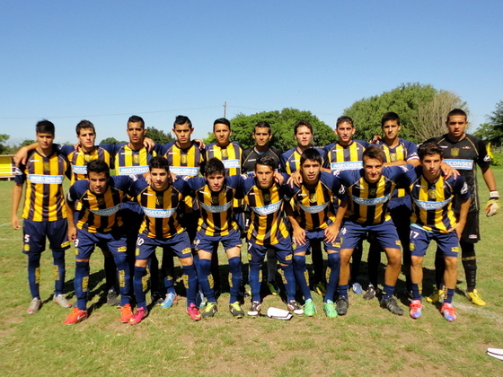 El plantel de Rosario Central que se coron&oacute; campe&oacute;n del Torneo Ivancich en el 2013.