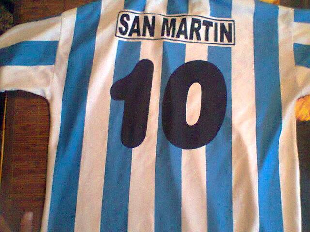 La camiseta oficial del Club San Martín, interesado en ingresar a Rosarina.