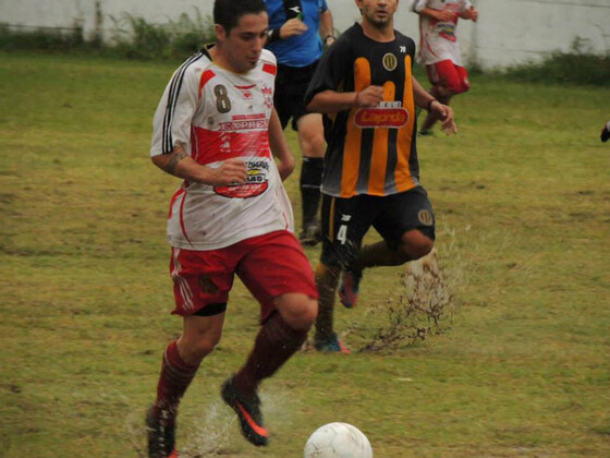 Con el correr de los minutos la cancha de Oriental se fue poniendo más y más pesada.