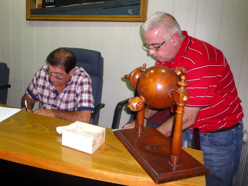 Benítez y García estuvieron a cargo de sortear los dos torneos Apertura de Futsal.