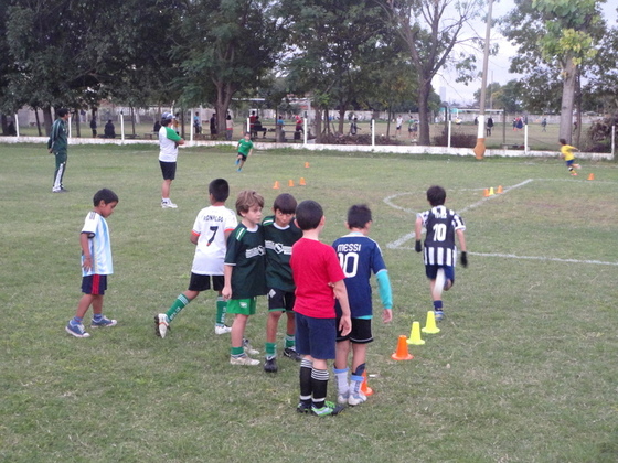 Los chicos del baby ya no practican por línea. Lo hacen por categoría, lo cual fue un éxito.