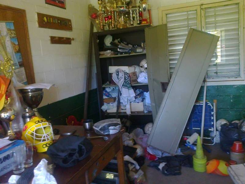 Así quedó la Secretaría de Arijón. Además del robo hubo destrozo y rotura de muebles.