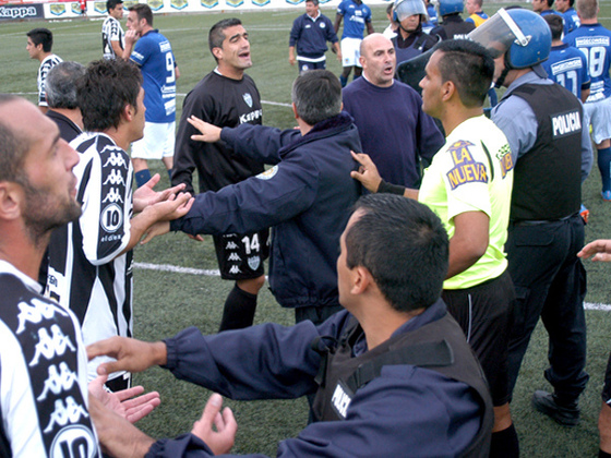 El partido de ida entre Cipo y Tiro tuvo muchas polémicas. Foto: www.lmcipoletti.com.ar.