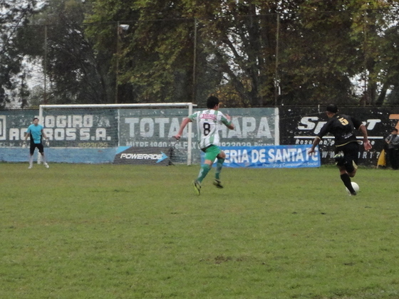 Esta fue buena de Diego Migueles, robó en la mitad de cancha y se mandó con todo al ataque.