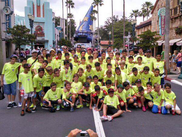 Los cinco Seleccionados juveniles de la Rosarina se mueven como un solo grupo unido.