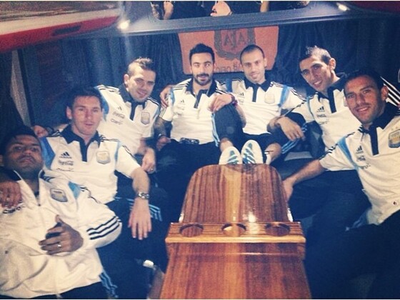 Agüero, Messi, Gago, Lavezzi, Mascherano, Di María y Maxi Rodríguez. El grupo está fuerte.
