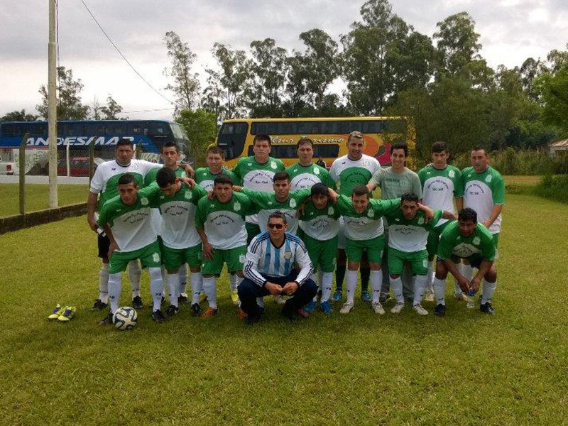 El plantel de Camioneros Rosario. La mayoría juega en nuestros torneos de Primera División.