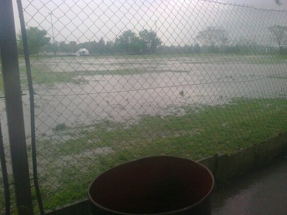 As&iacute; continu&oacute; hasta hoy (domingo) la cancha de Arij&oacute;n. Foto: Gentileza Carlos L&oacute;pez.