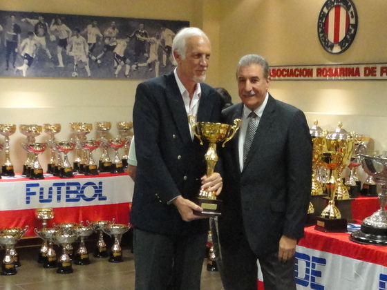 Regatas Rosario, y su presidente Alberto Campagna, fue otro de los premiados en Futsal.