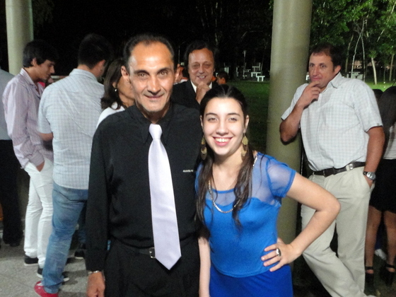 Edgardo Orieta con su hija, sin dudas uno de los árbitros más veteranos y querido del plantel.