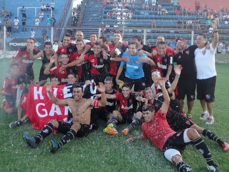 No fueron pura espuma. La primera local de Newell's cerró el año con una sonrisa.