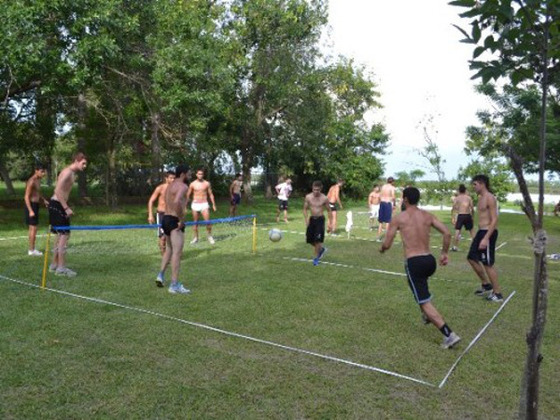 Atlético Franck preparándose, venció 2-0 a El Pozo, rival canario. Foto: FM Spacio.