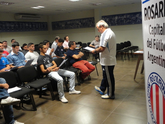 La clase teórica de los Instructores de AFA recién comenzada. Tuvo un gran éxito.