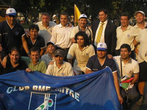 Los profes de Mitre posan junto al Gobernador de Melipilla y el Alcalde de la ciudad chilena