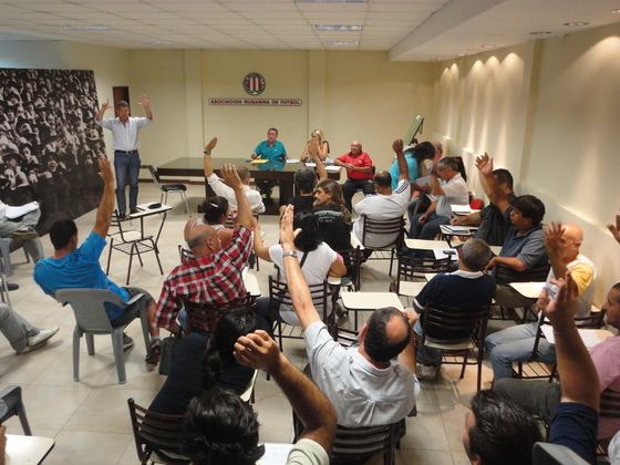 Los delegados del baby votando en la reunión llevada a cabo este martes en la Rosarina.