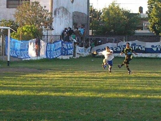 Una de las ocasiones que no concretó Alianza en el complemento. Como se ve, Peña le gana a Monzón.