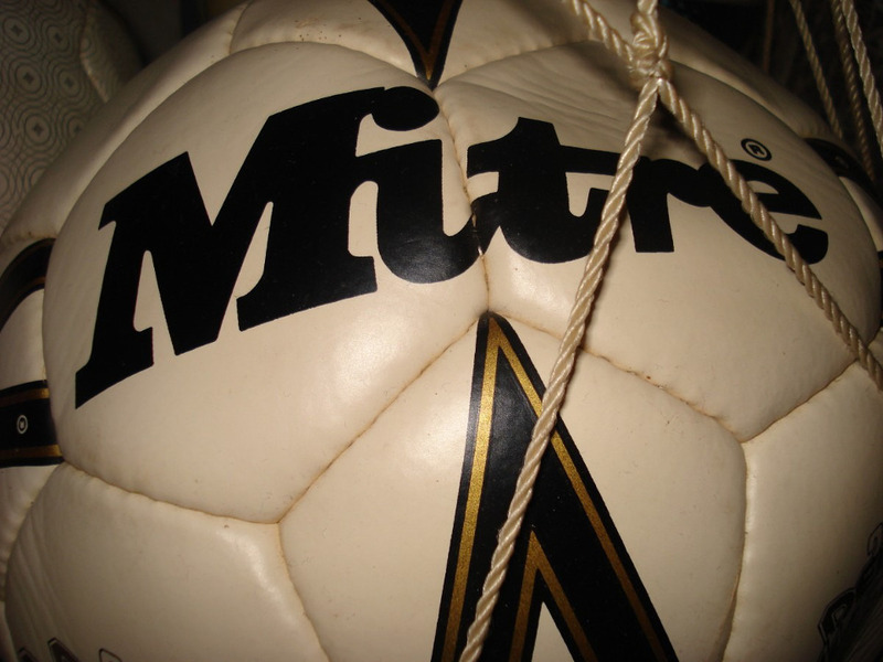 Para que la pelota no se manche, la Asociación Rosarina de Fútbol toma resoluciones claras.
