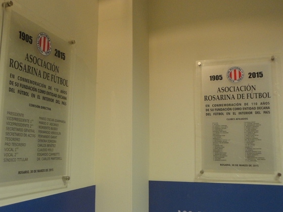 De ahora en más, las placas adornarán el imponente Salón "Lorenzo Biondo".