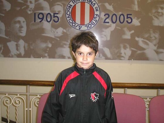 Giuliano es lateral derecho de Central Córdoba, y como se ve, fana de Newells. De grande quiere ser jugador.