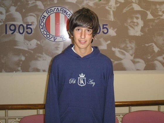 Ignacio es arquero y tiene muy buena altura. En su club trabajan con un entrenador para el puesto.
