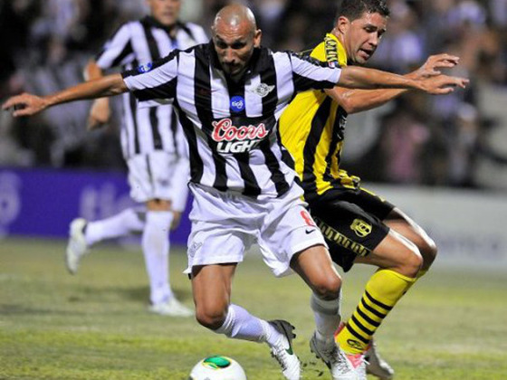 Pablo Guiñazú, ex volante rojinegro y de Selección, es un baluarte en Libertad de Paraguay.