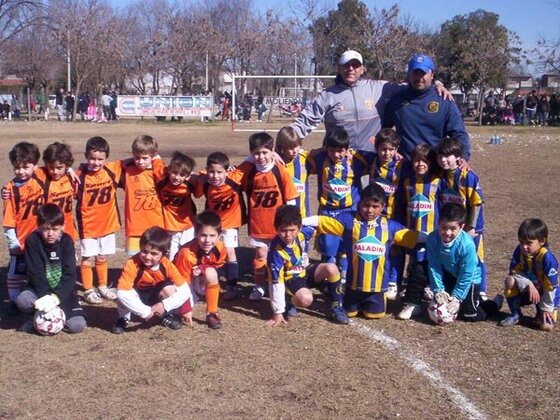 Estos, al igual que todos los equipos, posaron juntos previo a la final. Un ejemplo de caballerosidad.