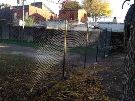 Como se ve en la imagen, ya se delimitó la zona, alambrado por medio.