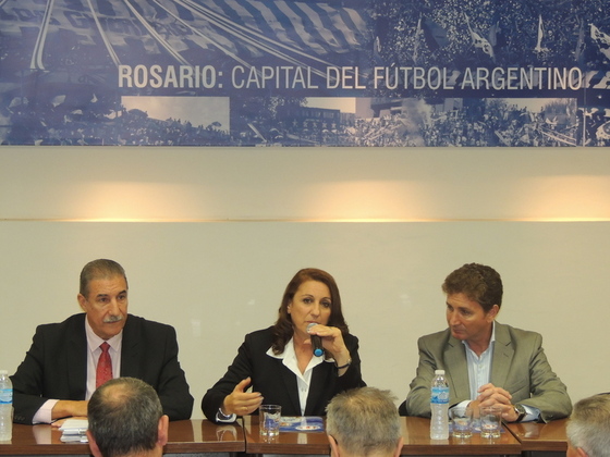 Mario Giammaría, Mónica Fein y Horacio Ghirardi en la reunión de Comité Ejecutivo.