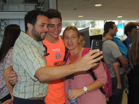 La "selfie" familiar antes de la partida. Alguna lágrima también se escapó.