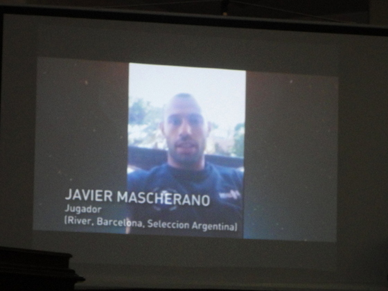 Mascherano envió su saludo en video. Fue, según Comi, el más difícil de conseguir.