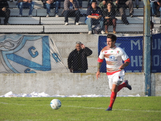 Emanuel Vázquez fue de lo mejor en el Rojiverde.