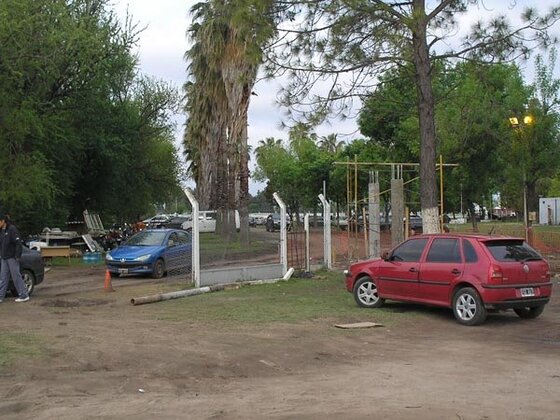 Así estaba la entrada a Bella Vista la semana pasada. Ya se plantaron las columnas de la garita.