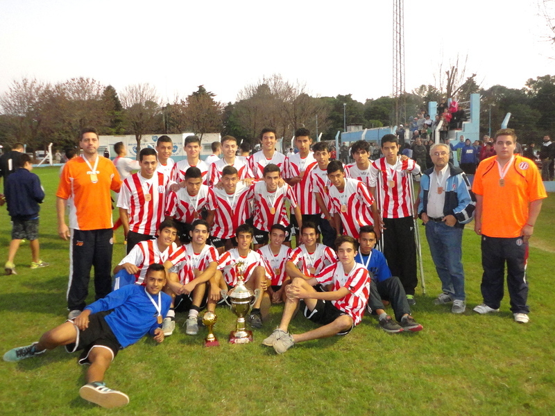 Todos unidos y festejando. Así de feliz fue el cierre para el Sub-16 de Rosarina.