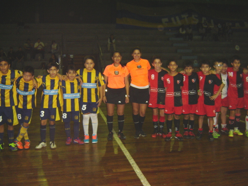 Formación mundialista en el gimnasio del Club Banco Nación. ¡Salió todo 10 puntos!