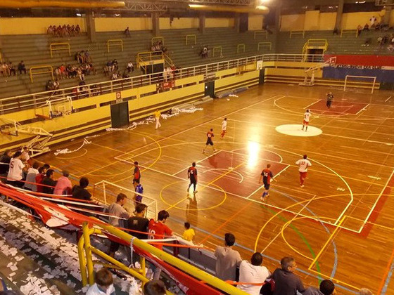 El Gimnasio de Provincial, impecable escenario en el que se juegan semanalmente partidos.