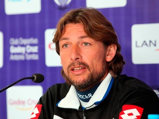 Gabriel Heinze fue cauto en las declaraciones. Prometió "trabajo, esfuerzo y dedicación".