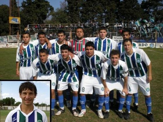 Aquí, los nicoleños, con camiseta tricolor. El del recuadro de abajo es Hugo Pedrazzoli, el goleador.