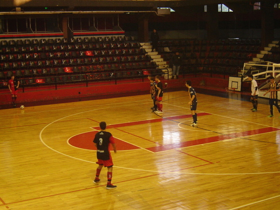 Una imagen del cotejo de tercera división (o Reserva), que terminó en triunfo rojinegro.