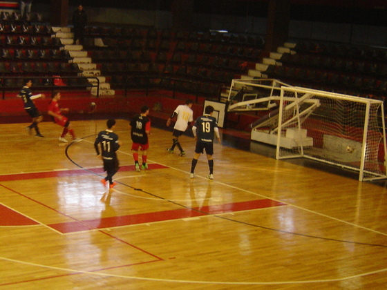 La pelota besa la red. Newell's jugará la final de Reserva este sábado ante Provincial.