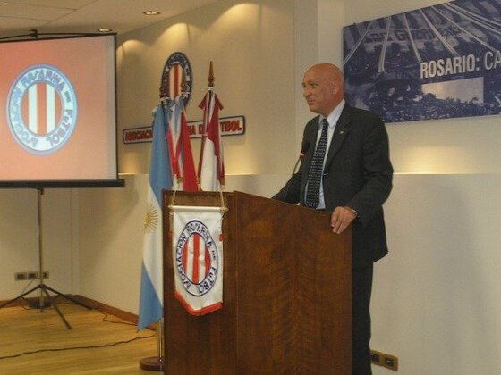 Antonio Bonfatti repitió su compromiso con los clubes que están asentados en terrenos del estado provincial.