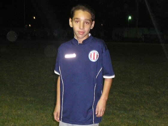 Ezequiel tiene un ídolo en el fútbol local y uno en el internacional. Messi y Moralez sus elegidos.
