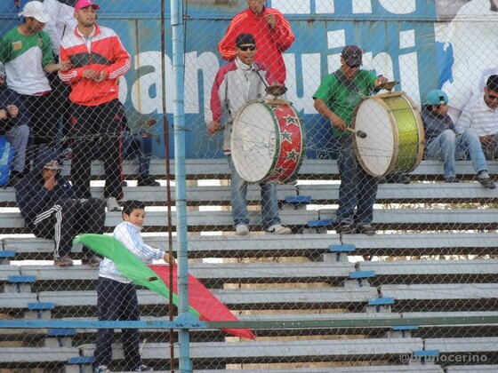 Con bombos y banderas, el acompañamiento de la gente de Aguirre.